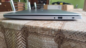 Acer, 15" IPS, 6-jadro, Vega 7, 16gb, ssd, zlava -57% - 9