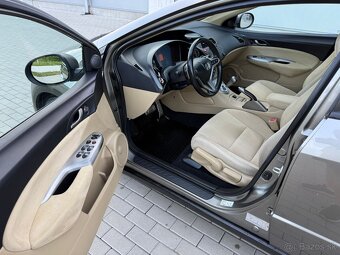 Honda Civic 1.8 Benzín Automat - 9