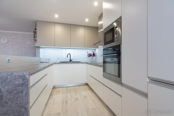 NA PREDAJ 3 IZBOVÝ BYT S VEĽKOU LODŽIOU PO KOMPLETNEJ REKONŠ - 9