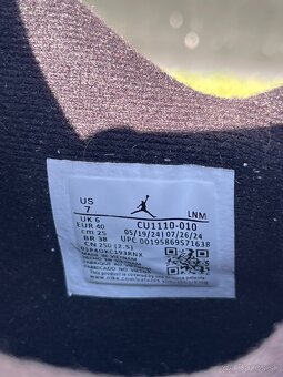 Jordan 4 - 9