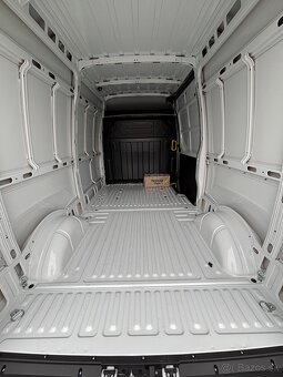 IVECO DAILY 35S14V L3H2 10.8m3 SKLADOM - 9