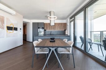 PRENÁJOM - EUROVEA TOWER 3iz luxusný byt - 9