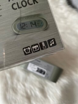 Digitálny budík s LED podsvietením - 9