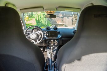 Predám Mercedes Smart fortwo coupe, benzín 66 kW, 6st.automa - 9