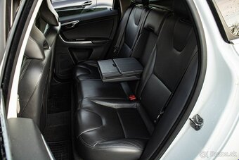 Volvo XC60 D4 2.0L Drive-E Ocean Race Geartronic - 9