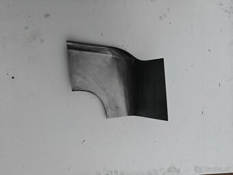 Přechody mezi prahem a blatníkem Tatra 603 - 9