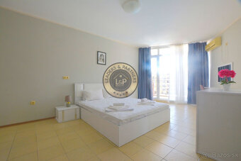 Apartmán 2+kk s balkónom a bazénom Midia Grand Resort-Aheloy - 9