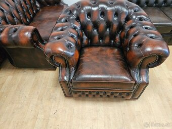 CHESTERFIELD ŠTÝL,HRUBO-KOŽENÁ SEDAČKA/PEKNÁ/3+2+1 - 9