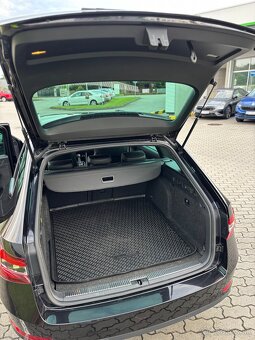 Predám Škoda superb sportline - 9