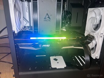 rezervovaná ASROCK AM5 DDR5 3x m.2 mATX A620M PRO RS - 9