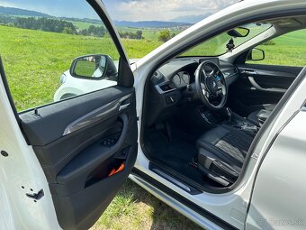 BMW X1 XDrive 18d A/T + sezónne prezutie + SERVIS zadarmo - 9