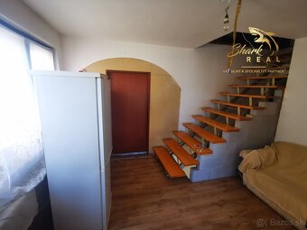 Priestranný 3-podlažný rodinný dom, pozemok 3544 m2 - 9