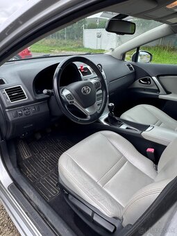 Predám Toyota Avensis combi 2,0 diesel - 9