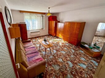 Stavebný pozemok o rozlohe 2 176 m² s rodinným domom v cene - 9