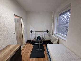 3 izb. byt s loggiou a s balkónom, 71m2 v centre mesta Sereď - 9