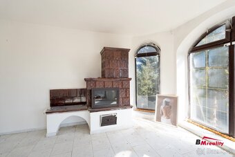 Výnimočný rodinný dom s jedinečným potenciálom v centre Leví - 9