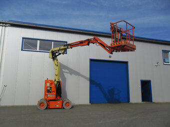 Kĺbová pracovná plošina JLG E300AJP - 9