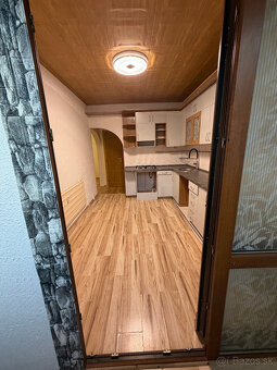 Prenájom 4-izbový byt v Handlovej - 9