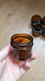 Sklenene hnedé pohare uzatvaracie - 9