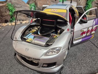 Prodám model 1:18 Mazda RX8 - 9