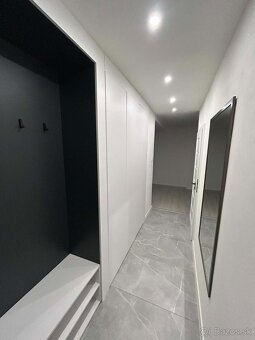 Veľkometrážny 3 izbový byt v centre - 9