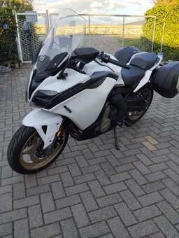 CF MOTO 650gt - 9