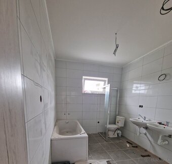 NOVOSTAVBA s 9árovým pozemkom - 9