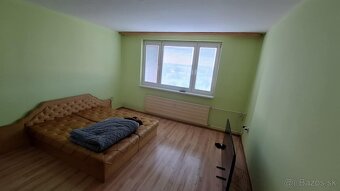 Predaj-čiastočne prerobený 3 izbový veľký byt s loggiou v KN - 9