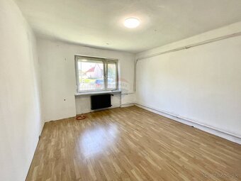 REMAX ponúka na predaj 2,5 izb. rodinný dom v pôvodnom stave - 9