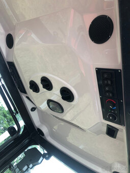 Malotraktor AGT 1060-SVAHOVÝ SPECIÁL, otoč. pracovisko, 56HP - 9