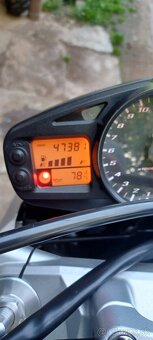 Suzuki Gsr 600 - 9