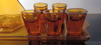 Nádherná karafa plus 5 pohárikov a tácka v jantárovej farbe - 9