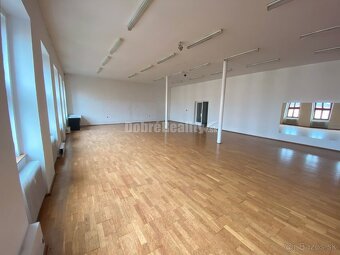 Na prenájom veľký, lukratívny komerčný priestor v centre mes - 9