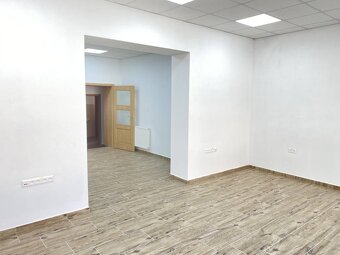 Prenájom - obchodný priestor v centre mesta - Topoľčany - 9