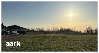 AARK: Stavebný pozemok - 606 m², Trakovice - 9