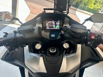 Honda Forza 750 - 9