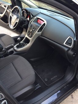 Predám Opel Astra J 1.7 CDTI 2012 - 9