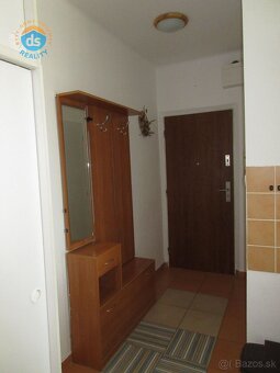 Na prenájom prerobený, zariadený jednoizbový byt, 28 m2 + pi - 9