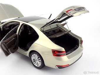 ŠKODA SUPERB 1:18 PAUDI - 9