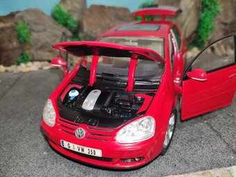Prodám model 1:18 Volkwagen Golf V - 9