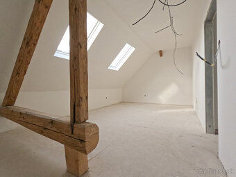 Na predaj 4-izbový byt s predzáhradkou a 2 parkovacími mi - 9