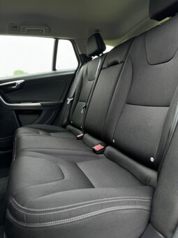Volvo V60 D3 Cross Country 2.0D,Momentum,1Majiteľ - 9