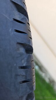 Predám zimné pneu Dunlop na diskoch Dezent R17 - 9