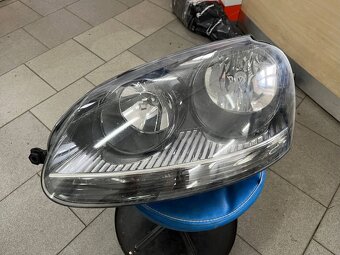 VW Golf V přední světlomety originál - 9