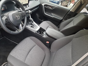 Toyota rav4 2,5 hybrid -lift naj 28 tis km 9/2023 - 9