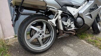 Honda VFR800 - 9