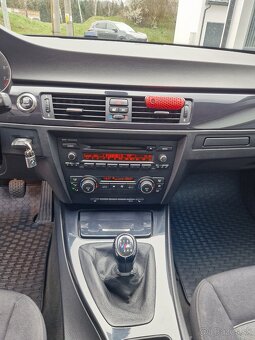BMW e92 320i coupe manuál - 9