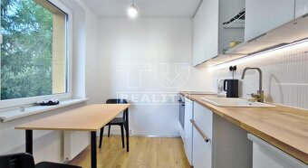 Slnečný 3-izbový byt po kompletnej rekonštrukcii s... - 9