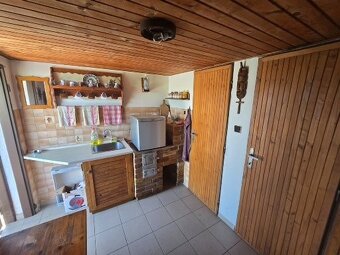 Krásna záhrada s chatkou na južnom svahu aj s IS - 9