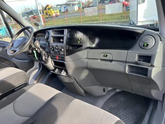 Prodám 2.3HPT. 93kw. 35S13. 6 míst.Tažné zař.: 3.500kg. - 9